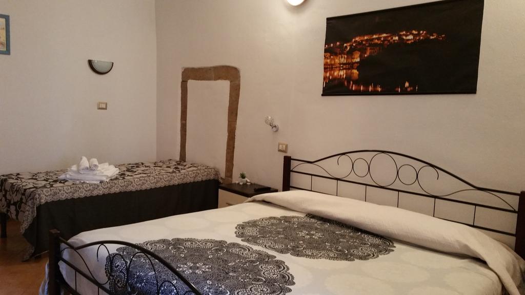 Ada'S Guest House Боза Екстер'єр фото