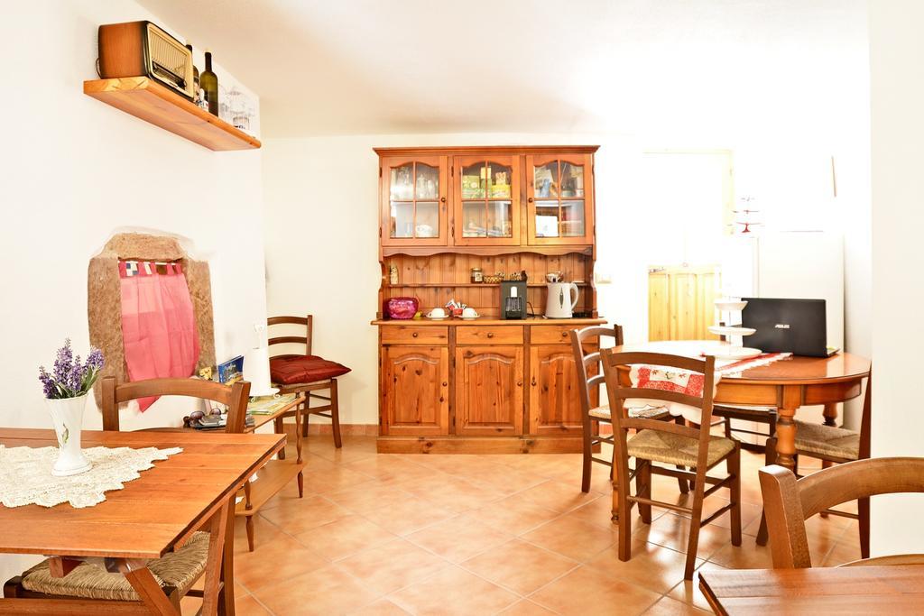 Ada'S Guest House Боза Екстер'єр фото