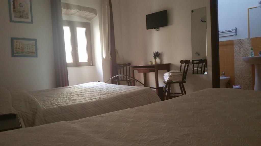 Ada'S Guest House Боза Екстер'єр фото